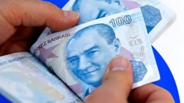 Üniversiteyi kazanan öğrencilere 10 Bin TL destek