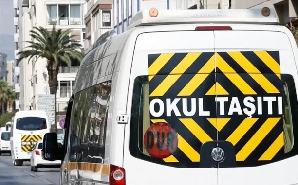 Okul servisinin çarptığı adam hayatını kaybetti