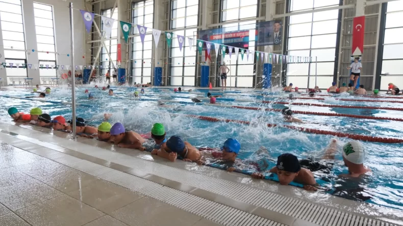 Kartepe’de yaz spor okulları binlerce çocuğu buluşturdu