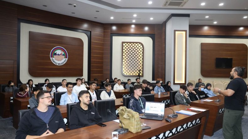 Körfez Belediyesi stajyerlerine çalışma hayatı öncesi eğitim