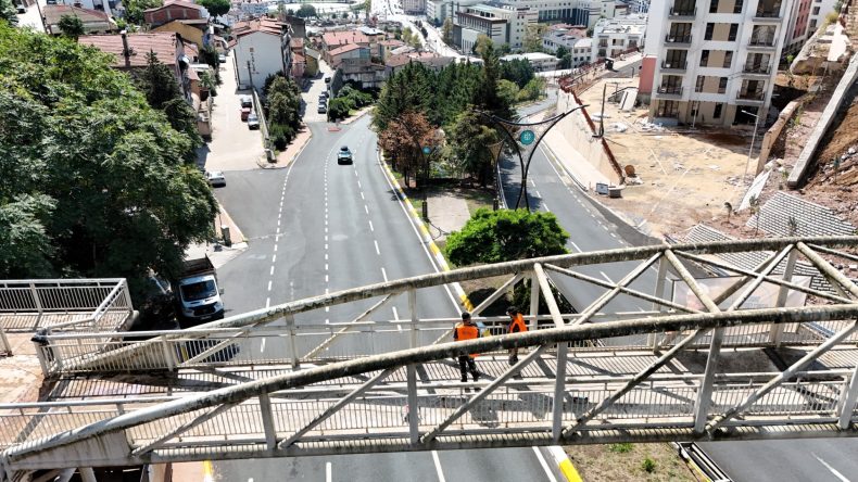 Santral Rampası’nda çalışmalar sürüyor: Korkuluklar yenileniyor, üst geçitler bakımdan geçiyor