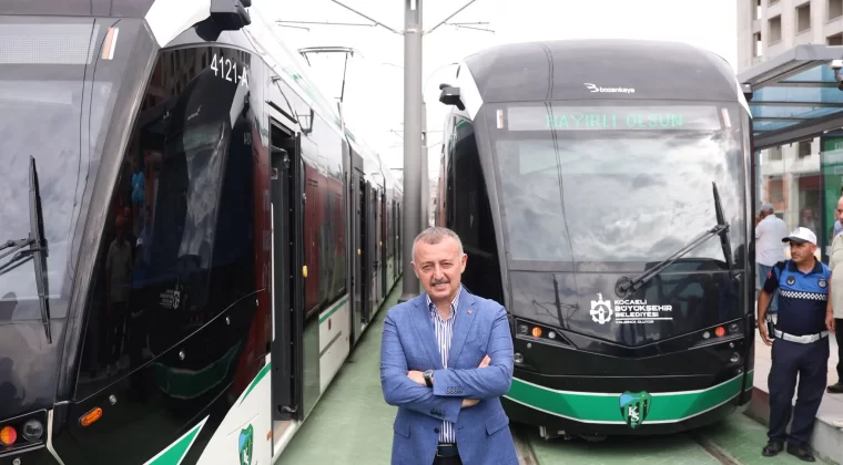 Kartepe tramvay hattı hizmete girdi! İlk seferde protokol de yer aldı