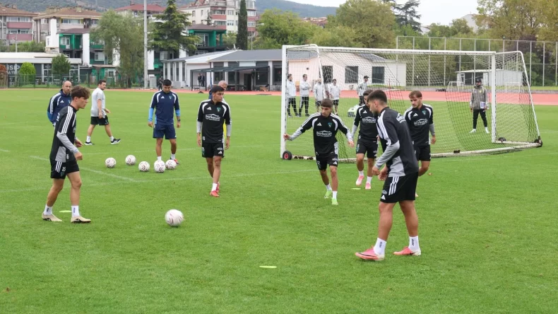 Körfez ekibi yağışlı havaya rağmen idman temposunu düşürmedi