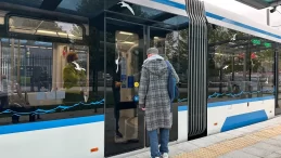 Akçaray filosu büyüyor: Bakanlığın Mavi-Beyaz yeni tramvayları raylara indi