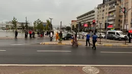 İzmit tramvay yolunda tehlikeli anlar: Polis harekete geçti