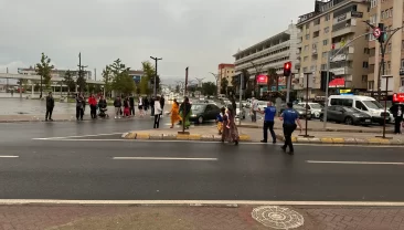 İzmit tramvay yolunda tehlikeli anlar: Polis harekete geçti