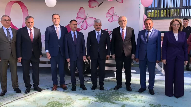 Gölcük’e yeni okul kazandırıldı: Semahat Arsel İlkokulu öğrencileriyle buluştu