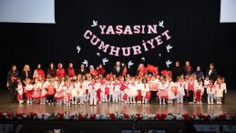 Kocaeli Çayırova’da miniklerden Cumhuriyet Bayramı gösterisi