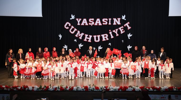 Kocaeli Çayırova’da miniklerden Cumhuriyet Bayramı gösterisi