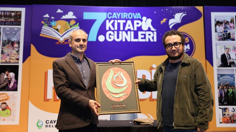 Çayırova Kitap Günleri’nde Oytun Erbaş yoğun ilgi gördü