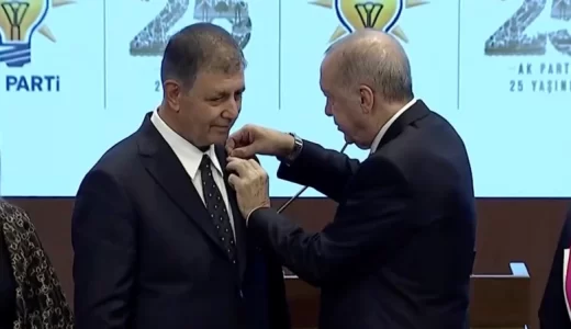 İzmir Büyükşehir Belediye Başkanı Cemil Tugay AK Parti’ye katıldı