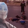 Çocuklarını kurtarmak isterken minibüsün altında kaldı