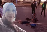 Çocuklarını kurtarmak isterken minibüsün altında kaldı