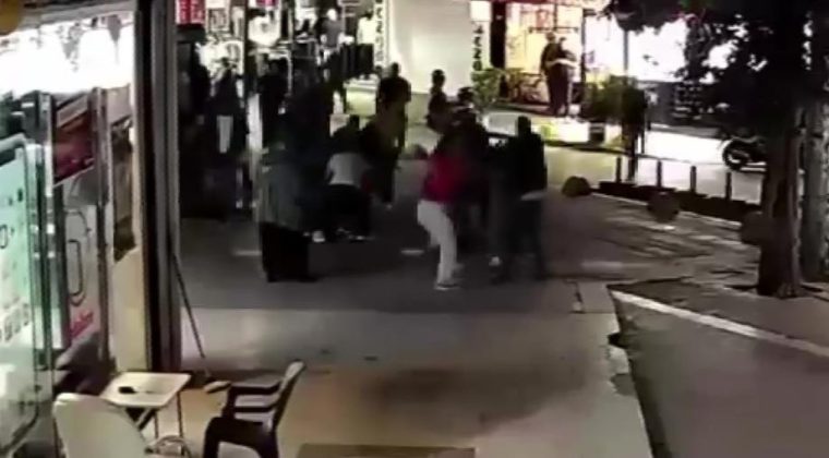 Gölcük’te anne ve kızını cadde ortasında darbettiler