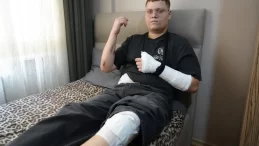 İzmit’te korkutan kaza! Motosikleti kayan öğrenci otobüsün altına girdi