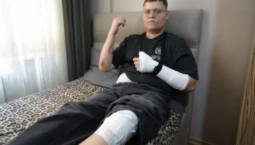 İzmit’te korkutan kaza! Motosikleti kayan öğrenci otobüsün altına girdi