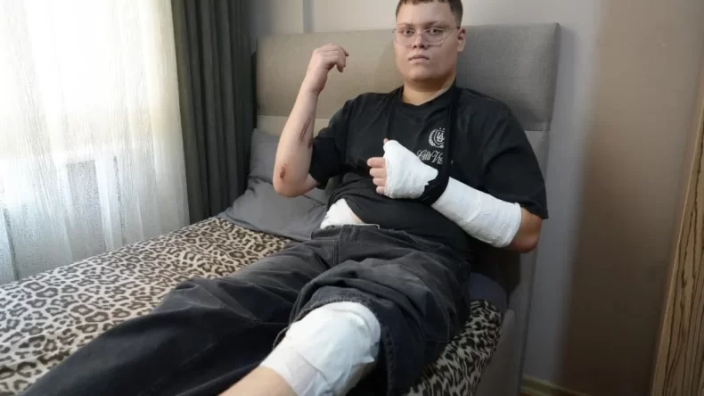 İzmit’te korkutan kaza! Motosikleti kayan öğrenci otobüsün altına girdi