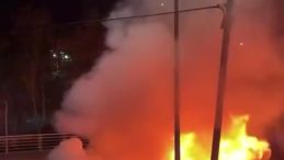 Kocaeli’de iki ayrı araç yangını: Otomobil ve tır dorsesi alev aldı