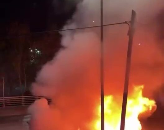 Kocaeli’de iki ayrı araç yangını: Otomobil ve tır dorsesi alev aldı