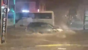Kocaeli’de sağanak etkisini sürdürüyor: Cadde ve sokaklar göle döndü