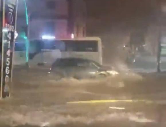 Kocaeli’de sağanak etkisini sürdürüyor: Cadde ve sokaklar göle döndü