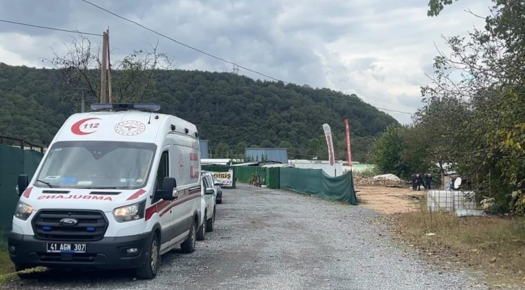 Sele kapılan cipte kaybolan 2 kişiyi arama çalışmaları sürüyor