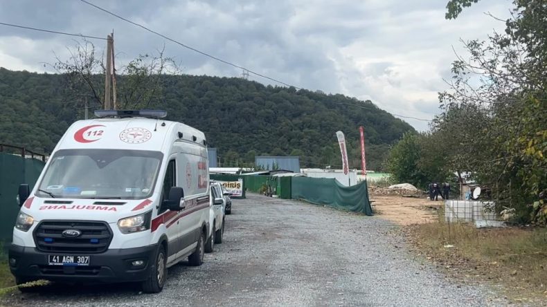 Sele kapılan cipte kaybolan 2 kişiyi arama çalışmaları sürüyor
