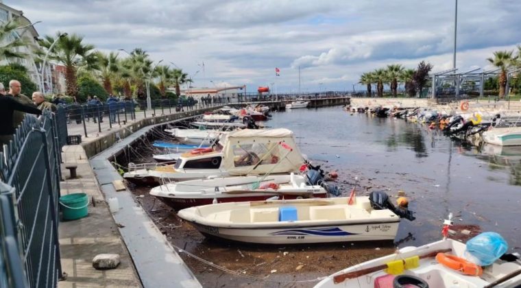 Kocaeli’de fırtına balıkçı teknelerinde hasara yol açtı