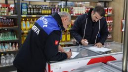 Belediye affetmedi,  Kartepe’deki market mühürlendi