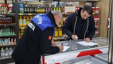 Belediye affetmedi,  Kartepe’deki market mühürlendi