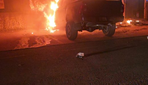 Başiskele’de alevler araçları sardı! 3 araç alev alev yandı