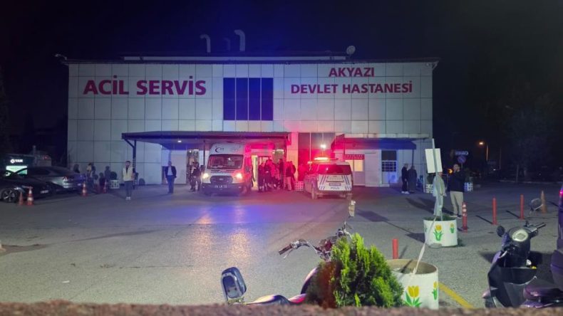 Film setinde fenalaşan yönetmen hastaneye kaldırıldı, yakınları gazetecilere zor anlar yaşattı