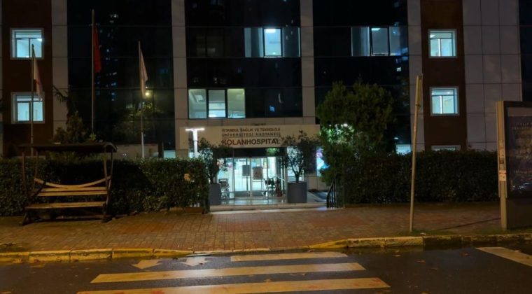 Ünlü şarkıcı hastaneye kaldırıldı