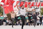Kocaeli’de Cumhuriyet coşkusu: 41 kişi meydanda zeybek oynadı