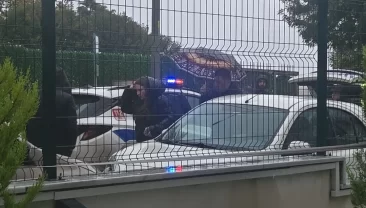 Okul önünde silahlı kavga: Bekçi öğrenci velisini ayağından vurdu