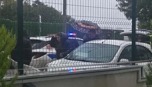 Okul önünde silahlı kavga: Bekçi öğrenci velisini ayağından vurdu