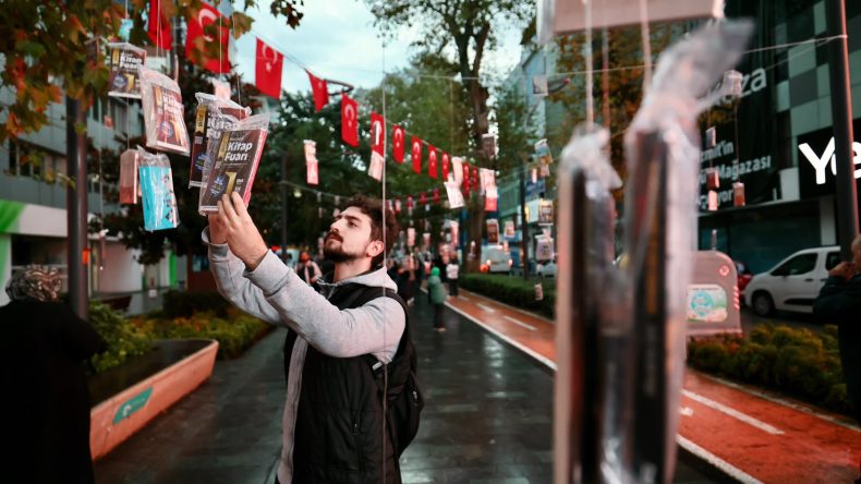 Kocaeli’de ağaçlar yeniden kitap açtı: 5 bin kitap saniyeler içinde toplandı