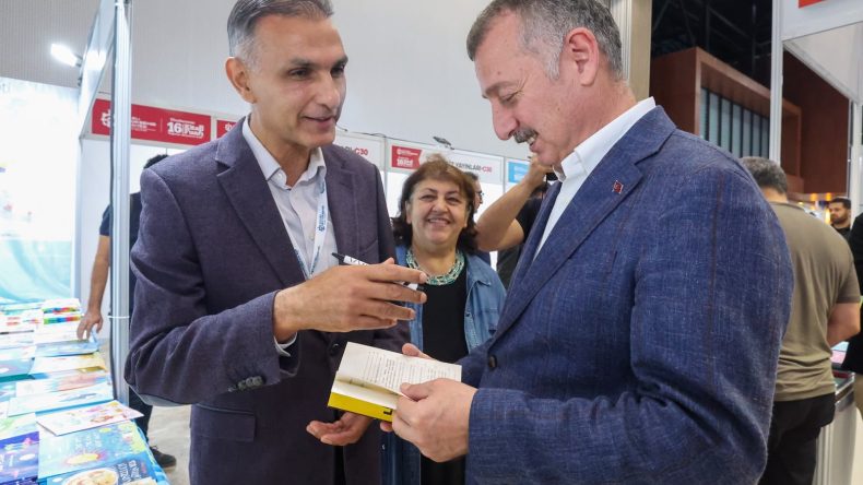 Büyükakın’dan Kocaeli Kitap Fuarı ziyaretçilerine teşekkür