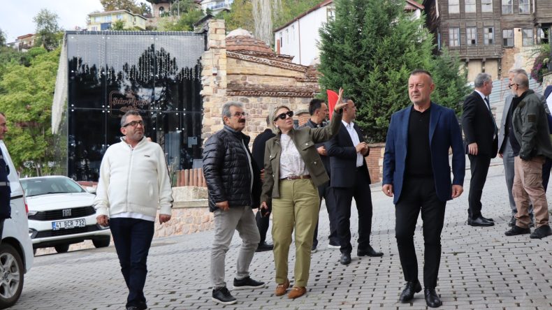 İzmit Belediyesi Akçakoca’da sahaya indi: Mahallenin talepleri yerinde dinlendi
