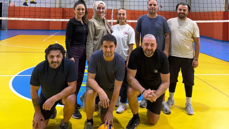 Körfez’de öğretmenler şampiyonluk için file başında