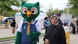 Kitaplar baş üstünde taşındı: Fuarda renkli anlar