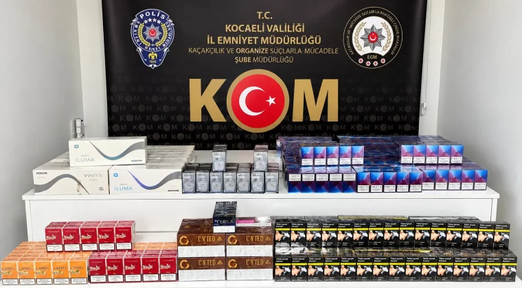 Araç bagajından binlerce paket kaçak tütün ürünü çıktı