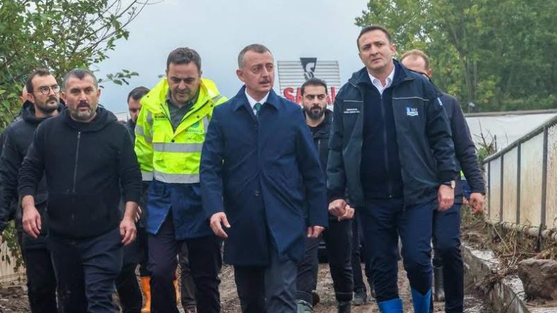 Başkan Büyükakın sahada: “Tüm yaralar, en kısa sürede sarılacak”