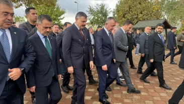 Bakan Çiftçi Kocaeli’de cuma namazı sonrası vatandaşlarla buluştu