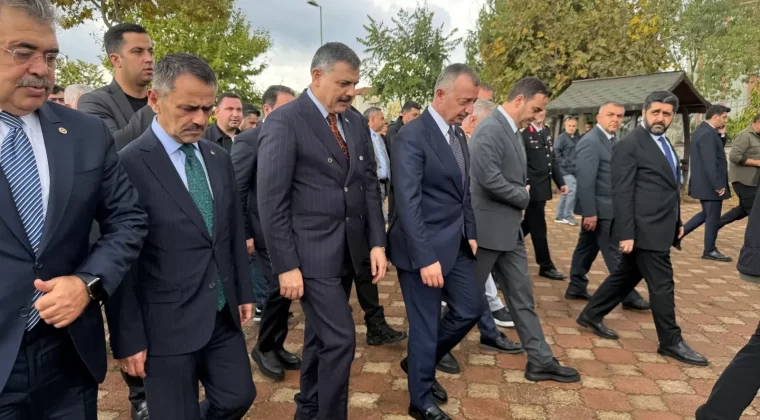 Bakan Çiftçi Kocaeli’de cuma namazı sonrası vatandaşlarla buluştu