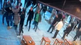 Genç kıza saldıran şahıs vatandaşlardan meydan dayağı yedi