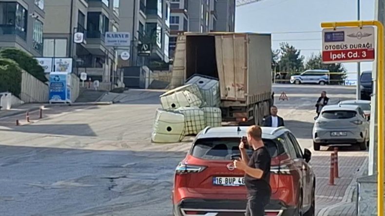 Kocaeli’den yola çıkan asit Bursa’da caddeyi kapattırdı!