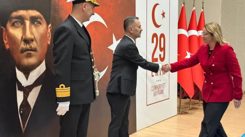 Kocaeli’de 29 Ekim töreni: Vali Aktaş tebrikleri kabul etti