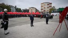 Kocaeli’de Cumhuriyet Bayramı kutlamaları çelenk töreniyle başladı