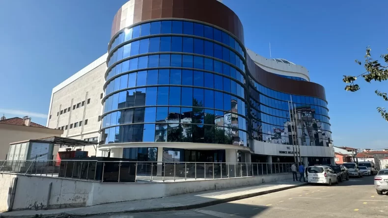 Derince Belediyesi yeni binasına taşınıyor